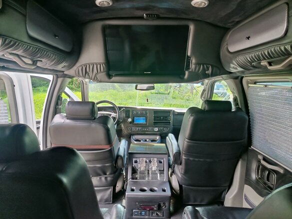 2010 GMC Savana I Рестайлинг, белый, 2990000 рублей - вид 8