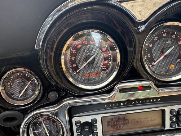 2011 Harley-Davidson Electra Glide, красный, 1075000 рублей - вид 6
