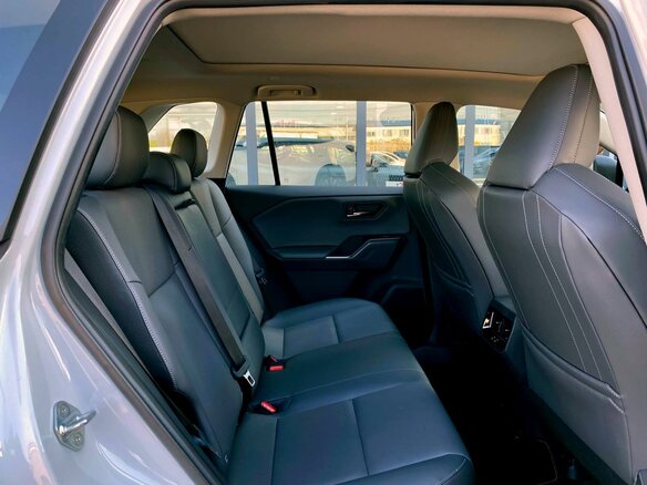 2026 Toyota RAV4 VI (XA60), белый - вид 28