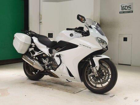 2015 Honda VFR 800, белый, 717000 рублей, вид 3