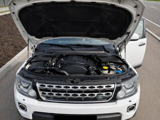 2016 Land Rover Discovery IV Рестайлинг, белый, 2500000 рублей, вид 3