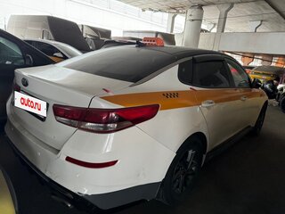 2018 Kia Optima IV Рестайлинг, белый, 818000 рублей, вид 4
