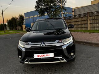 2018 Mitsubishi Outlander III Рестайлинг 3, чёрный, 1999999 рублей, вид 3