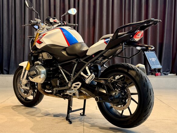 2017 BMW R 1200 R, белый, 950000 рублей - вид 2