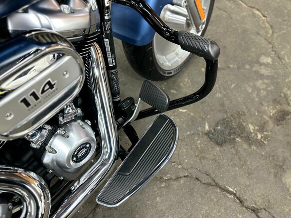 2018 Harley-Davidson Fat Boy, синий, 1990000 рублей - вид 18