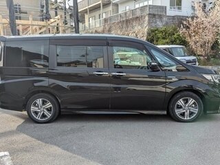 2018 Honda Stepwgn Spada V Рестайлинг, чёрный, 1500010 рублей, вид 4