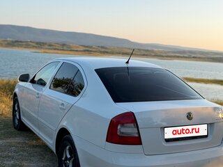 2012 Skoda Octavia II (A5) Рестайлинг, белый, 990000 рублей, вид 4
