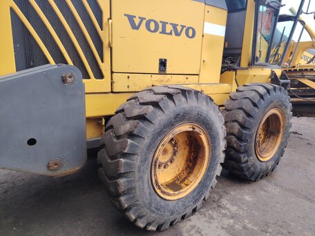 2005 Volvo Автогрейдеры, жёлтый, 4500000 рублей, вид 4