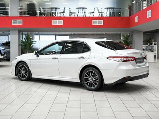2020 Toyota Camry VIII (XV70), белый, 2250000 рублей, вид 4