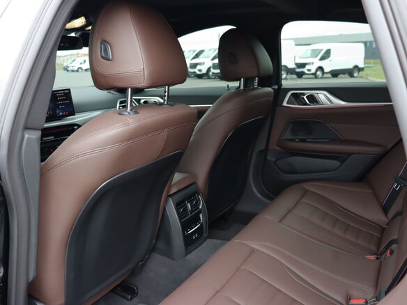 2025 BMW 4 серии 420i G22, G23, G26 Рестайлинг, чёрный - вид 35