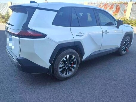 2025 Toyota RAV4 V (XA50), белый, 4200000 рублей, вид 4