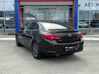2013 Opel Astra J Рестайлинг, коричневый, 700000 рублей, вид 4