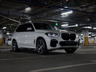 2021 BMW X5 40i IV (G05/G18), белый, 7500000 рублей, вид 3