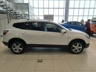 2011 Nissan Qashqai+2 I Рестайлинг, белый, 1099000 рублей, вид 4