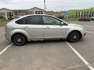 2011 Ford Focus II Рестайлинг, серебристый, 270000 рублей, вид 2