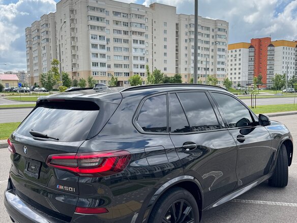2021 BMW X5 M50i IV (G05/G18), чёрный, 4500000 рублей - вид 3