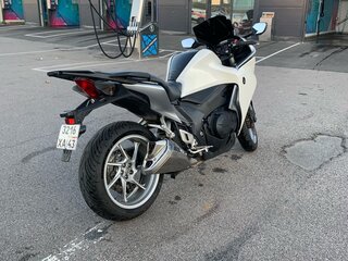 2011 Honda VFR 1200, белый, 719000 рублей, вид 2