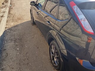 2009 Ford Focus II Рестайлинг, чёрный, 600000 рублей, вид 3