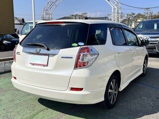 2015 Honda Fit Shuttle I Рестайлинг, белый, 713000 рублей, вид 3