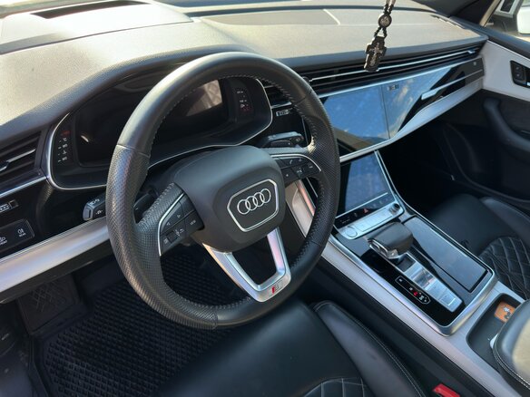 2019 Audi Q8 50 TDI I (4M), серый, 5450000 рублей - вид 5