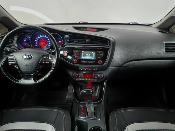 2016 Kia Ceed II Рестайлинг, серебристый, 1029000 рублей - вид 5