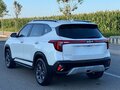 2023 Kia Seltos I Рестайлинг, белый, 1733000 рублей - вид 3