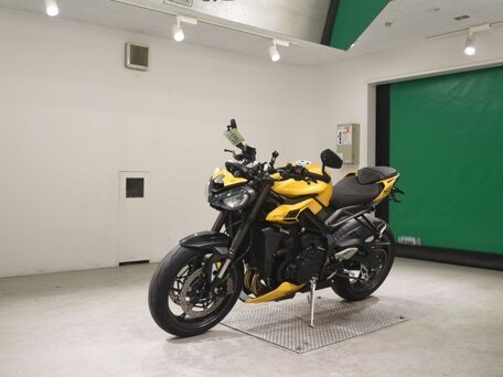 2023 Triumph Street Triple, жёлтый, 954000 рублей, вид 4