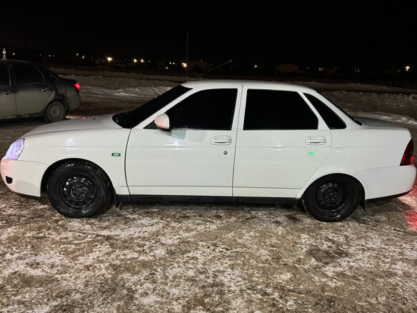 2014 Lada (ВАЗ) Priora I Рестайлинг, белый, 480000 рублей - вид 2