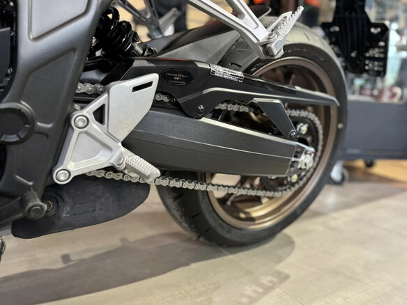 2024 Honda CB 650R, серый, 1220000 рублей - вид 17