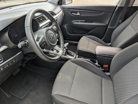 2018 Kia Rio IV, серебристый, 1165000 рублей - вид 8