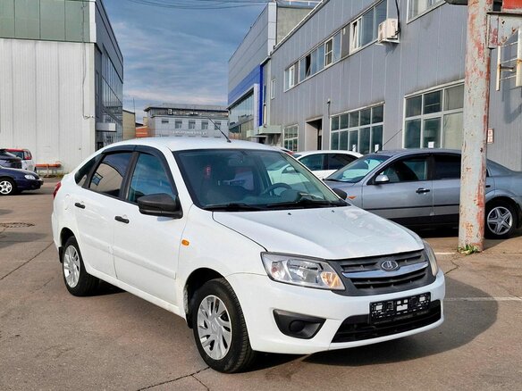 2015 Lada (ВАЗ) Granta I, белый, 322000 рублей