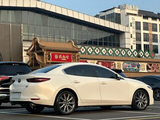 2022 Mazda 3 Axela IV (BP), белый, 1562000 рублей, вид 4
