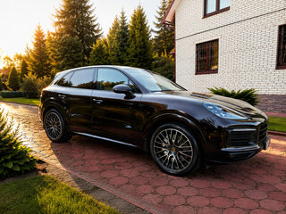 2018 Porsche Cayenne III, коричневый, 7300000 рублей, вид 4