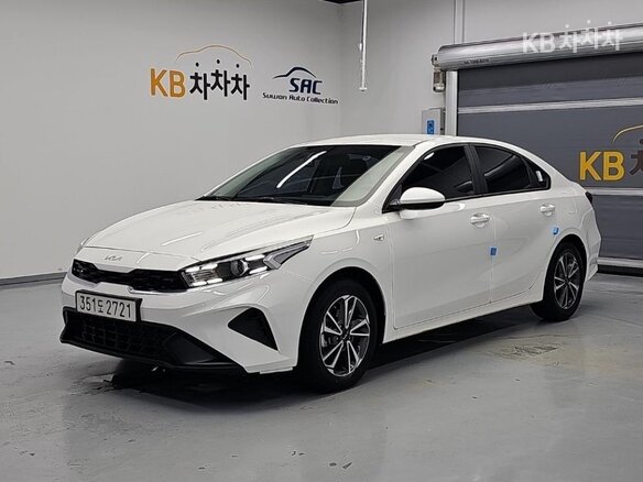 2023 Kia K3 II Рестайлинг, белый, 1650000 рублей