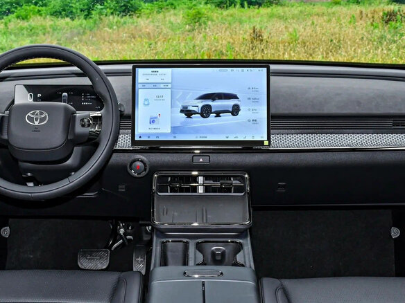 2026 Toyota bZ3X 58.3 kWh, серый, 2710000 рублей - вид 8