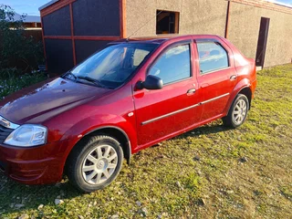 2010 Renault Logan I Рестайлинг, красный, 330000 рублей, вид 1