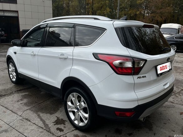 2017 Ford Kuga II Рестайлинг, белый, 1650000 рублей - вид 5