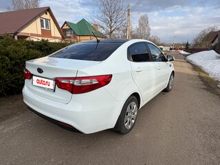 2012 Kia Rio 4-speed III, белый, 850000 рублей, вид 5