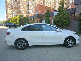 2022 Kia K3 II Рестайлинг, белый, 2100000 рублей, вид 5