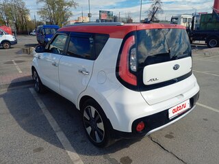 2018 Kia Soul II Рестайлинг, белый, 1800000 рублей, вид 3