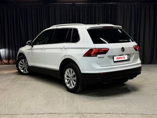 2017 Volkswagen Tiguan II, белый, 1850000 рублей, вид 4
