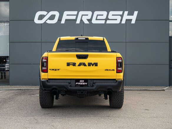 2023 Ram 1500 Crew Cab TRX V, жёлтый, 11920000 рублей - вид 3