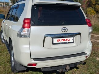 2013 Toyota Land Cruiser Prado 150 Series Рестайлинг 1, белый, 2650000 рублей, вид 3
