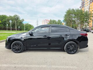 2020 Kia Rio IV Рестайлинг, чёрный, 1499000 рублей, вид 4