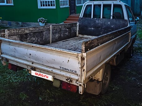 1998 Toyota TownAce, белый, 550000 рублей, вид 4