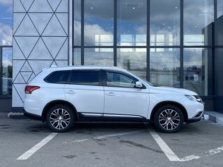 2017 Mitsubishi Outlander III Рестайлинг 2, белый, 1439000 рублей, вид 4