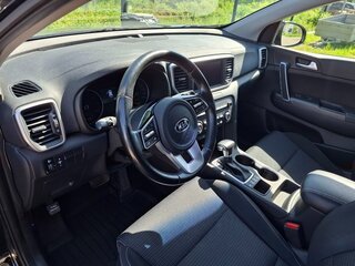 2021 Kia Sportage IV Рестайлинг, чёрный, 2400000 рублей, вид 4
