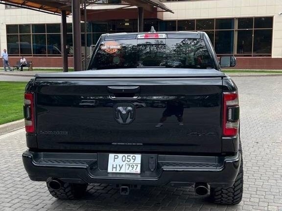2018 Ram 1500 Crew Cab V, чёрный, 5800000 рублей