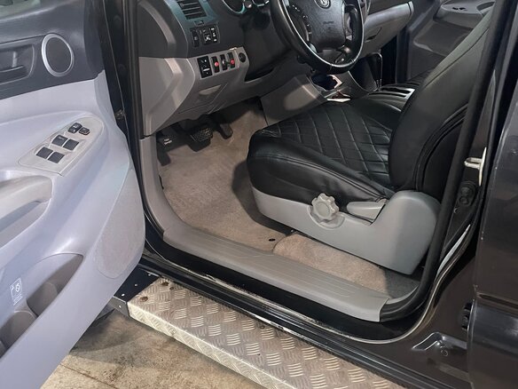 2005 Toyota Tacoma II, чёрный, 2650000 рублей - вид 5