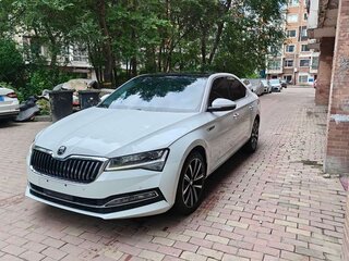 2023 Skoda Superb III Рестайлинг, белый, 2150325 рублей, вид 1